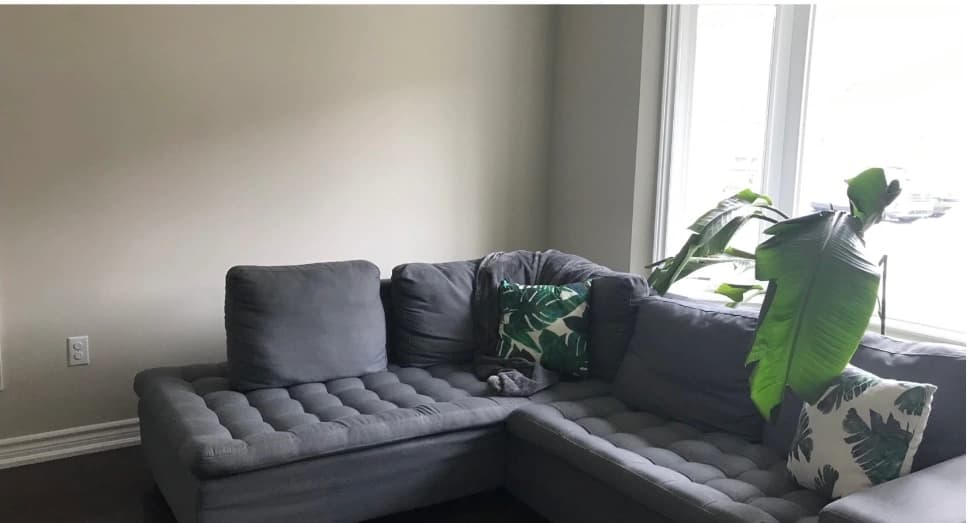 Secondary Living Room - Before
